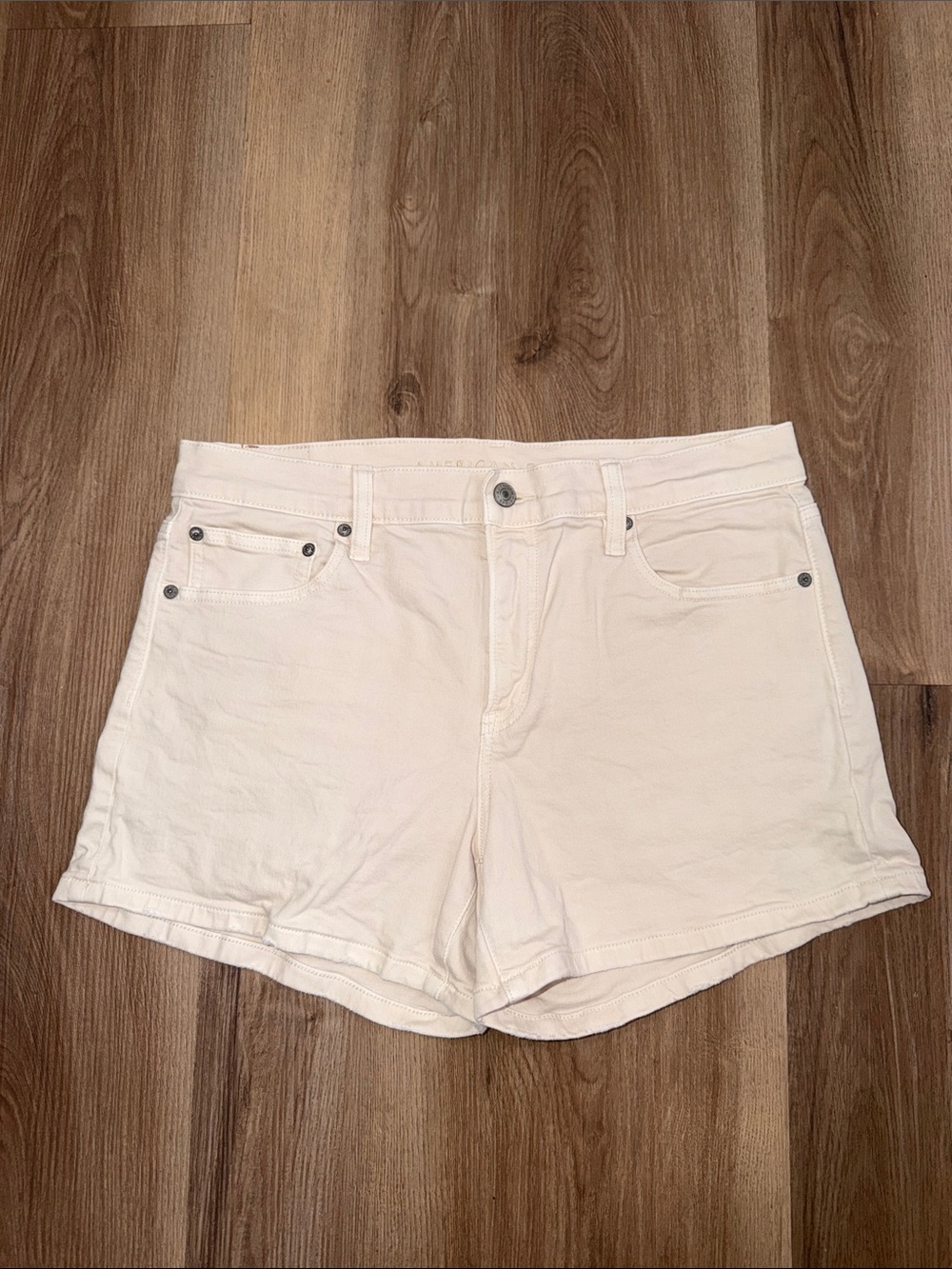 American Eagle Cream Denim Jean Super High Rise Shorts Stretch Womens Size 8